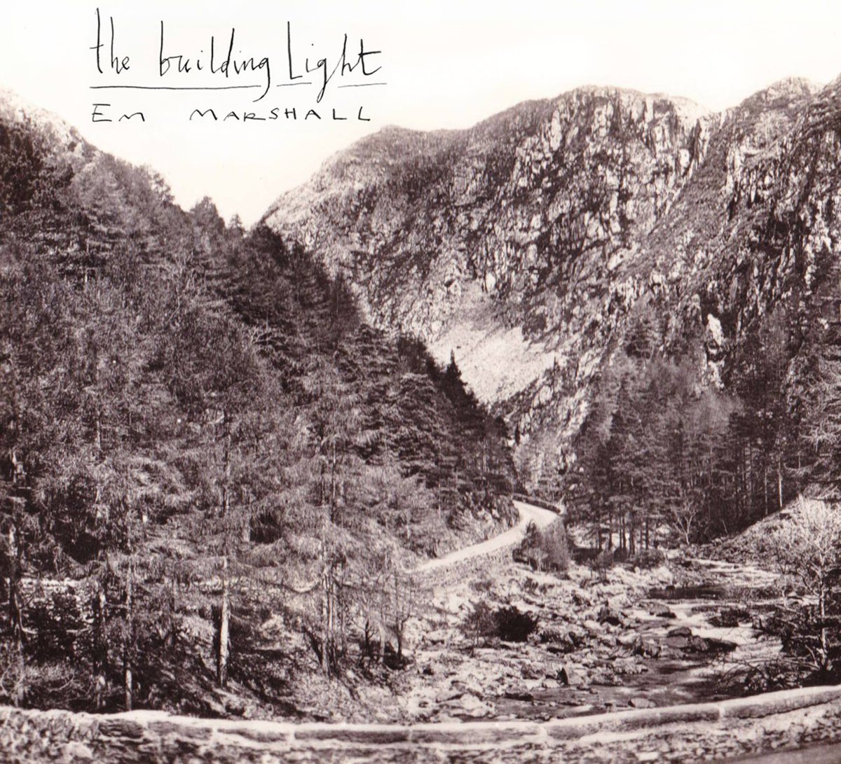 BBCIntroSW's tweet photo. What a voice! This is the stunning sound of ‘Rosemary Lane’ by #EmMarshall, from her recent album #TheBuildingLight 🌹🌹 https://t.co/XiPpY5EF3p