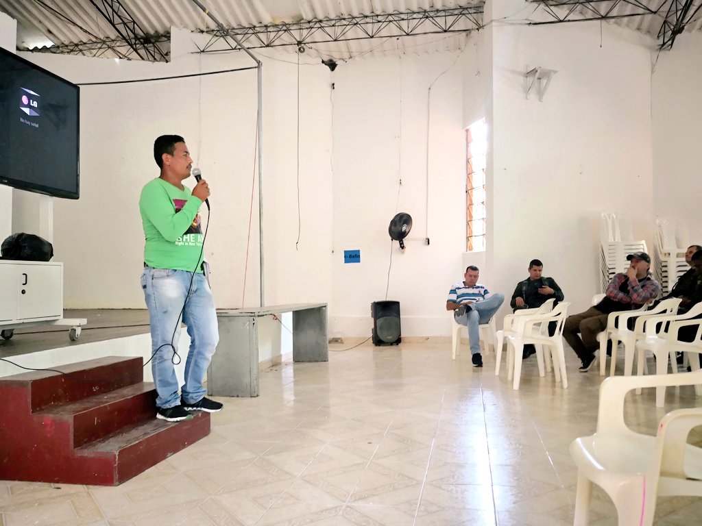 Hoy acompañamos reunión de comunidades y organizaciones campesinas como <a href="/ColombiaEsMIA/">MIA Colombia</a> en Dabeiba, con diferentes entidades e instituciones, para hablar y apoyar peticiones sobre las múltiples dificultades que estos tienen. #UnaNuevaFormaDeHacerPolítica