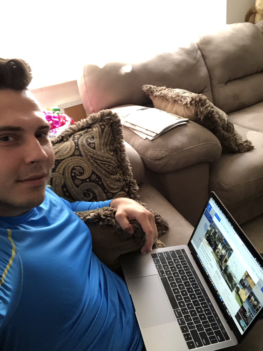 Warren Buffett Bill Gates Not A Gucci Belt In Sight ...