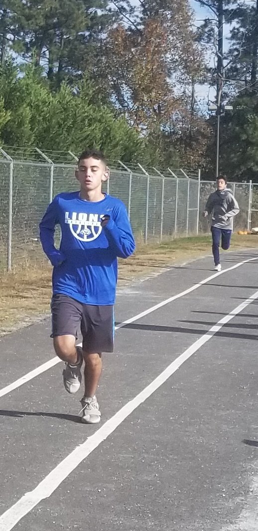 WallaceMathLife's tweet photo. What an amazing tradition! Our 5th annual Turkey Trot was a success, even in this cold! @Northbrook_MS #NMS_LIONS #turkeytrot #OneRidge https://t.co/iAOn3dnvwR