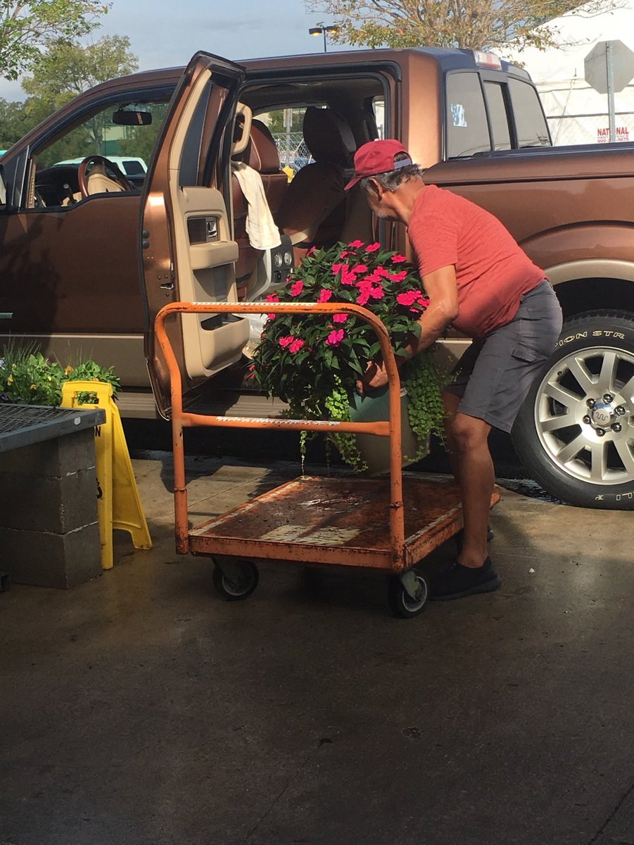 Happy Chilly Friday! Gorgeous day here in #HomeDepot #TeamPBF #hd6334 #staugustine #FridayFeeling #fallready @PBFmedia <a href="/bjryan3/">bj ryan</a>