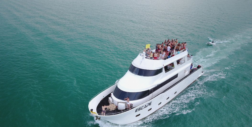 gothaibefree's tweet photo. Of course, it's not all just mixing, mingling and relaxing on @TropOut. Join the guys on a 90+ foot yacht for a few hours of partying while cruising to Koh Phangan. You'll get plenty of chances to dance and take a dive into  the surrounding sapphire waters. 🛥️ https://t.co/aRArZe9wwi