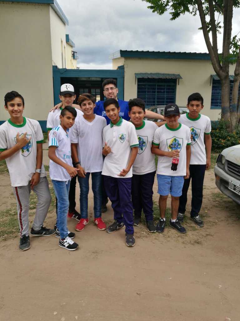 ChocobarKarina's tweet photo. #SaltaTransformaEscuelas
Equipo de la #ESA listo para participar "Copa amistad" #Ajedrezeducativo en Col 5188 con el #CAJ . Vamos por la Copa!!! @aniberruezo @fguillesaavedra @MartaMariaMerlo @matiaszaki16 @AlancayDel @lescano_marite https://t.co/N2pschGHGb