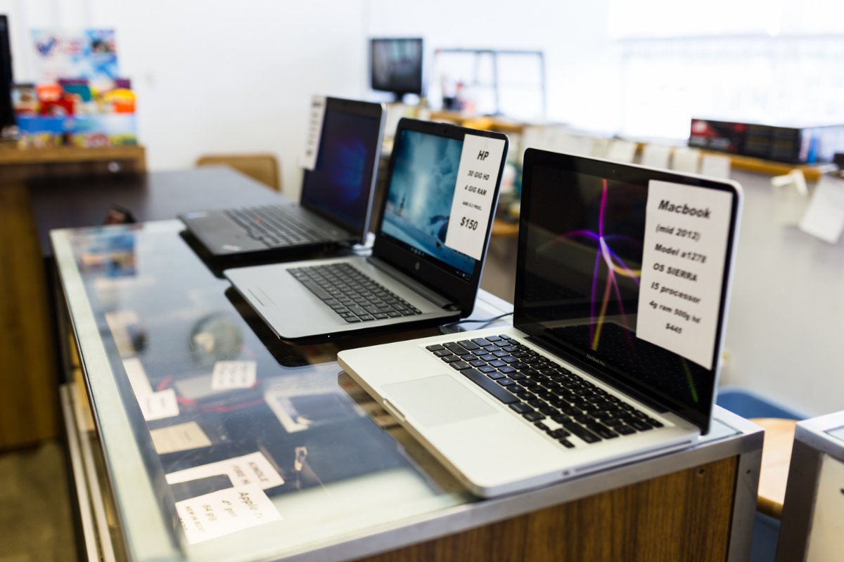 ManchesterPawn's tweet photo. Stay connected with the comfort and ease of a new laptop. https://t.co/yml2WCDpBK