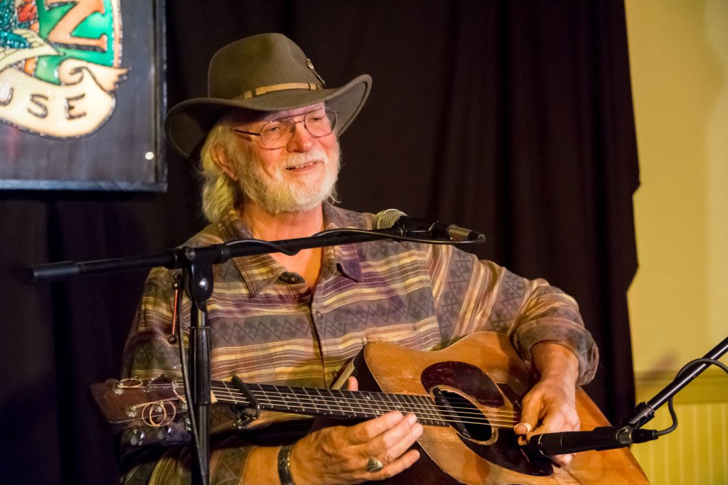 Bill Staines, legendary folk balladeer, returns to Mansfield | Videos idesigngraphics.com/folkbluegrass/…