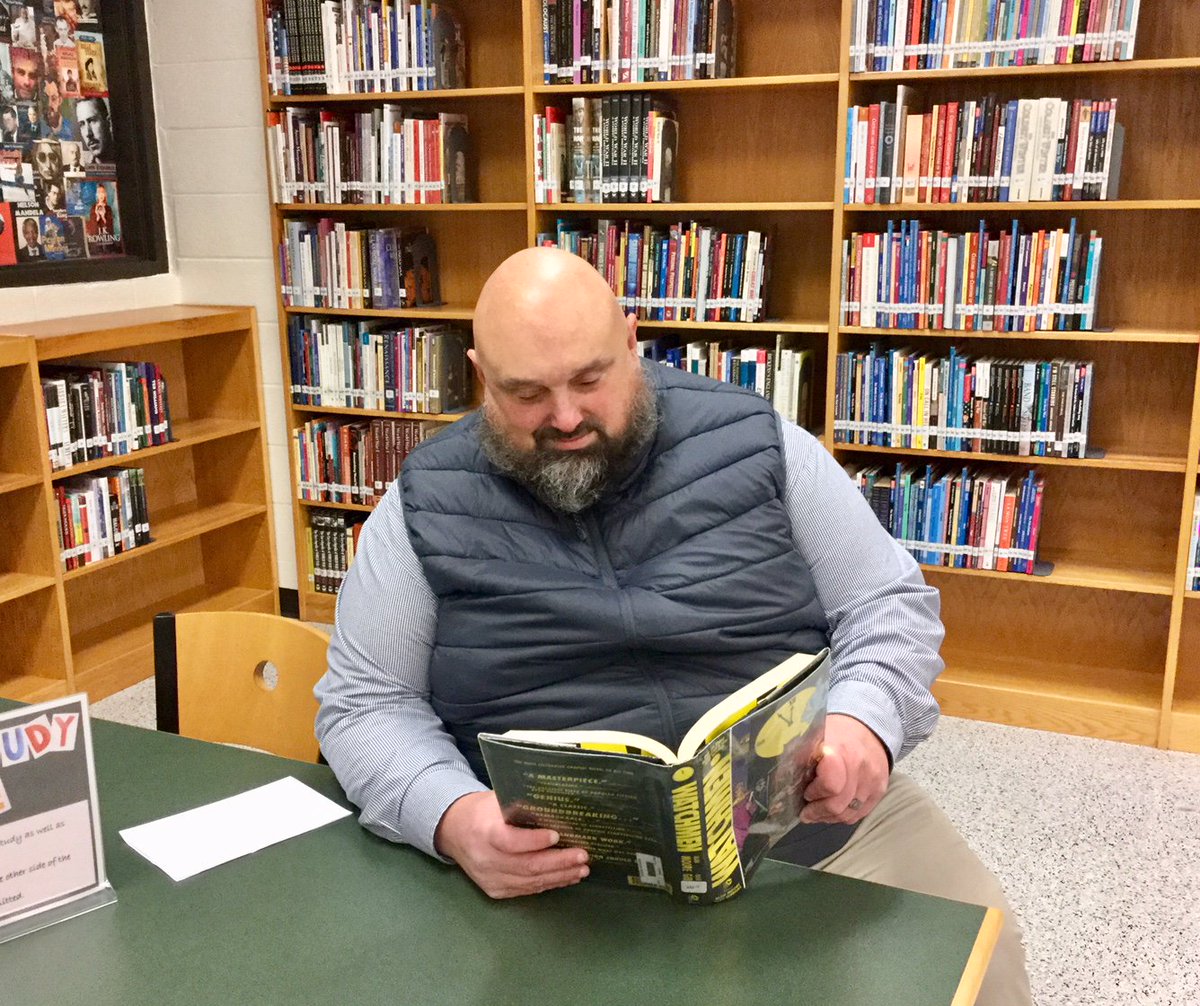 thelibraryanne's tweet image. It's not just our @CVHSENG teachers who are readers. Creekview is a community of readers! Coach Judkins, who reads across all genres, particularly enjoys DC comics like Watchmen by Alan Moore #readview #favoritebookfriday #teacherreader #getCCSDreading