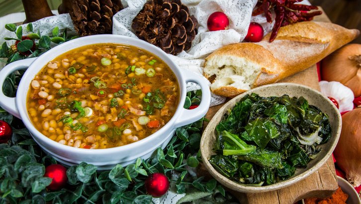 HomeandFamilyTV's tweet photo. A flavorful soup that will warm you up during the cold holiday nights. #TheFarmhouse Chef @jamie_dement shares her recipe for Ham Bone Soup. https://t.co/nQYA3YqrPl https://t.co/vtEOM6wk00