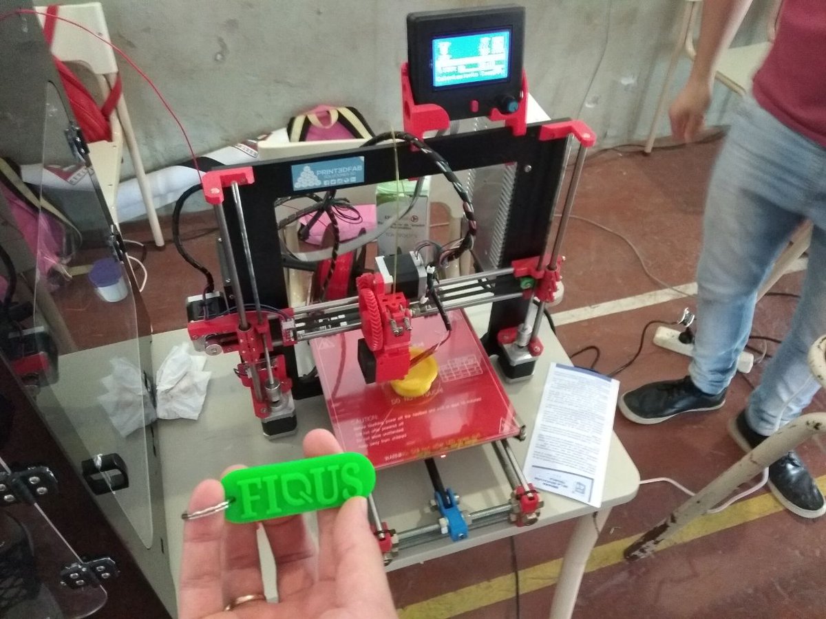 FiqusCoop's tweet photo. Muchas gracias a los alumnos de la @EEST1Chacabuco por recibirnos con esta hermosa impresión 3D! https://t.co/p9eeHPmg2M