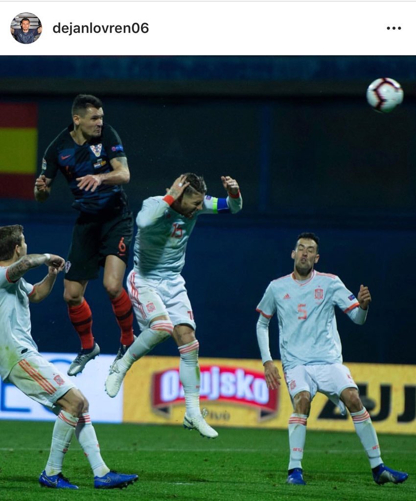 TaintlessRed's tweet photo. Dejan Lovren deliberately elbowing Ramos then gladly admitting to it. My hero. My mate. 😂 https://t.co/QrnoSDAerf