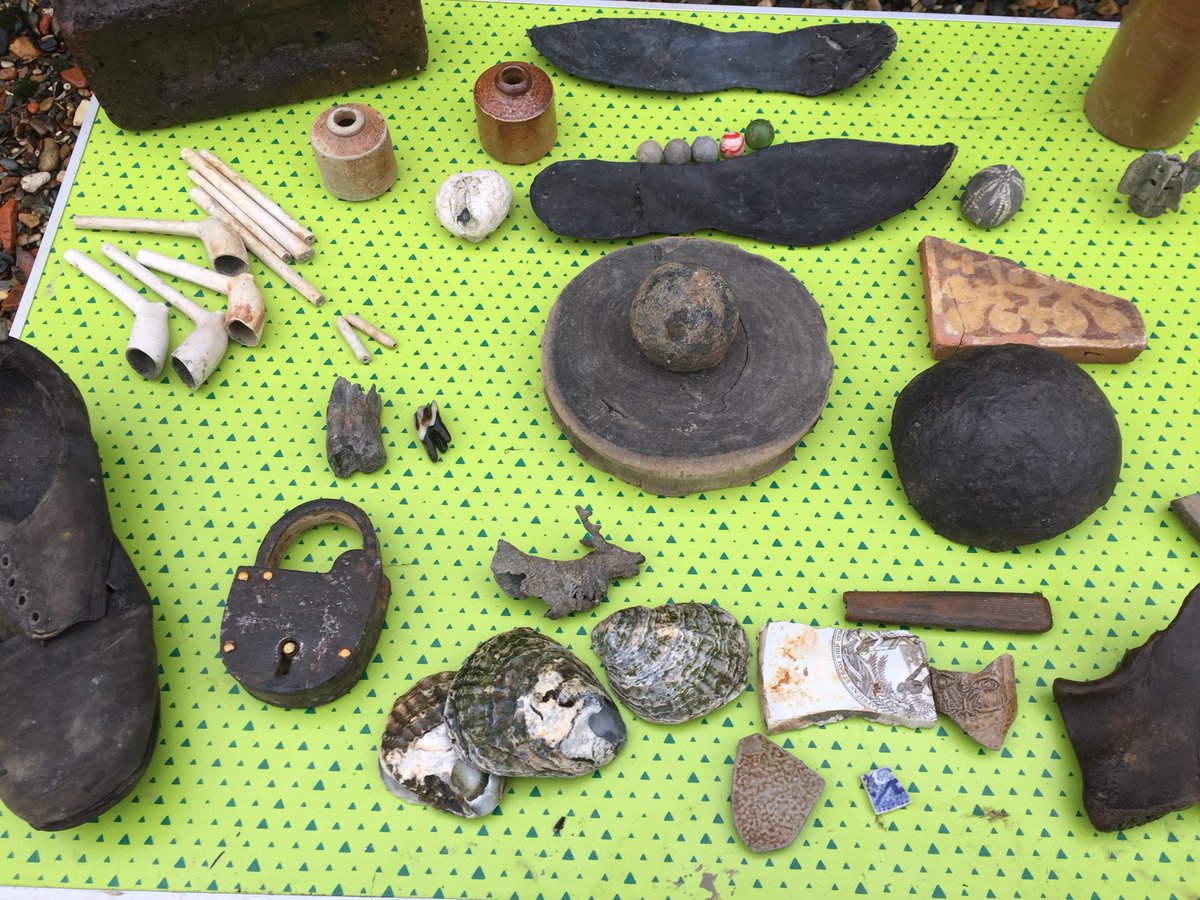 Rothersman's tweet photo. All ready for today’s free mudlark trip for @IRotherhithe with @AlbionPrimary on the Thames foreshore in #Rotherhithe #fullmudlark #freelocalschooltrips #handsonhistory #riverthames #mudlarking https://t.co/er1QcswkWB