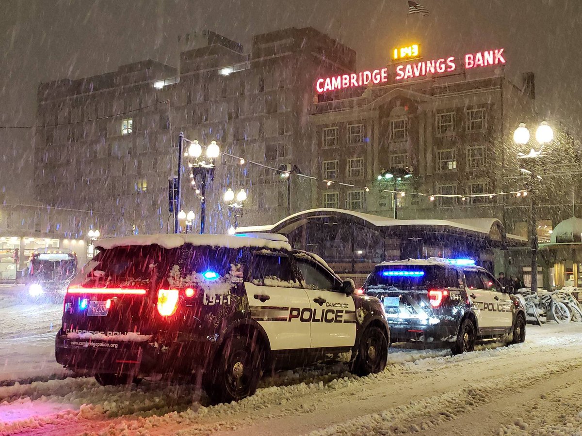 CambridgePolice's tweet photo. While You Were Sleeping: Officers from #CambMA PD night patrol responded to calls for service in Harvard Square on the overnight shift during the first snowfall of the season. https://t.co/kcdoJtMfH1