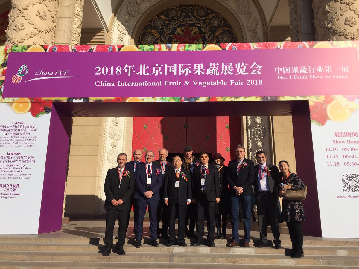 VEGEPOLYSVALLEY's tweet photo. Le marché chinois ouvert à l'#échalote française ! Une belle mise en avant lors du China International Fruit &amp; Vegetable Fair 2018 - #FDA @YGidoin @Interfel https://t.co/in2ILzD7N4
