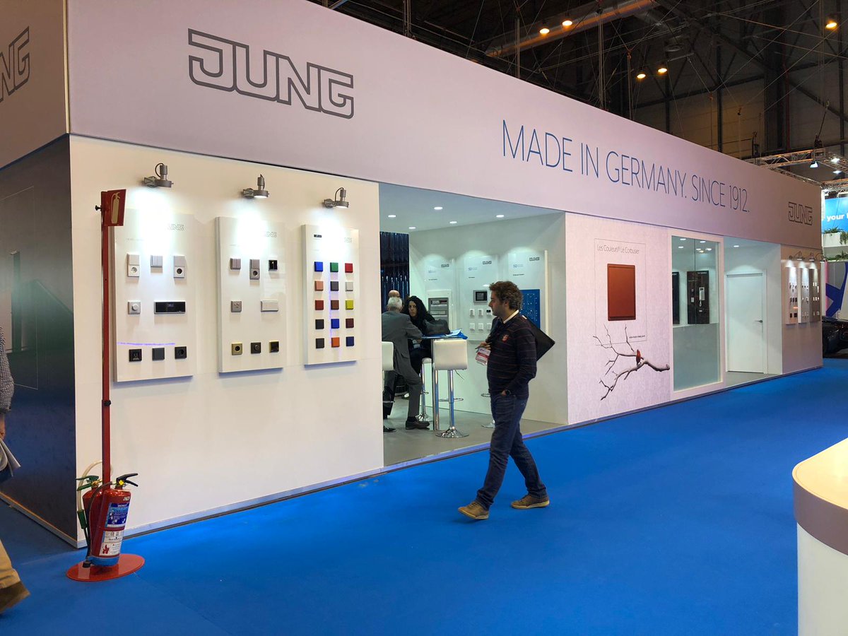 Jung_Iberica's tweet photo. Últimos coletazos de la que está siendo una gran Feria 🙂👉 @Matelec_ #ePowerBuilding está siendo muy positiva. Estamos en pabellón 3 6C03, uno de los más visitados ¿Te lo vas a perder? Pásate y te informaremos sobre nuestras #novedades en diseño #eficiencia y control #Matelec18 https://t.co/VcFMNi2pAi