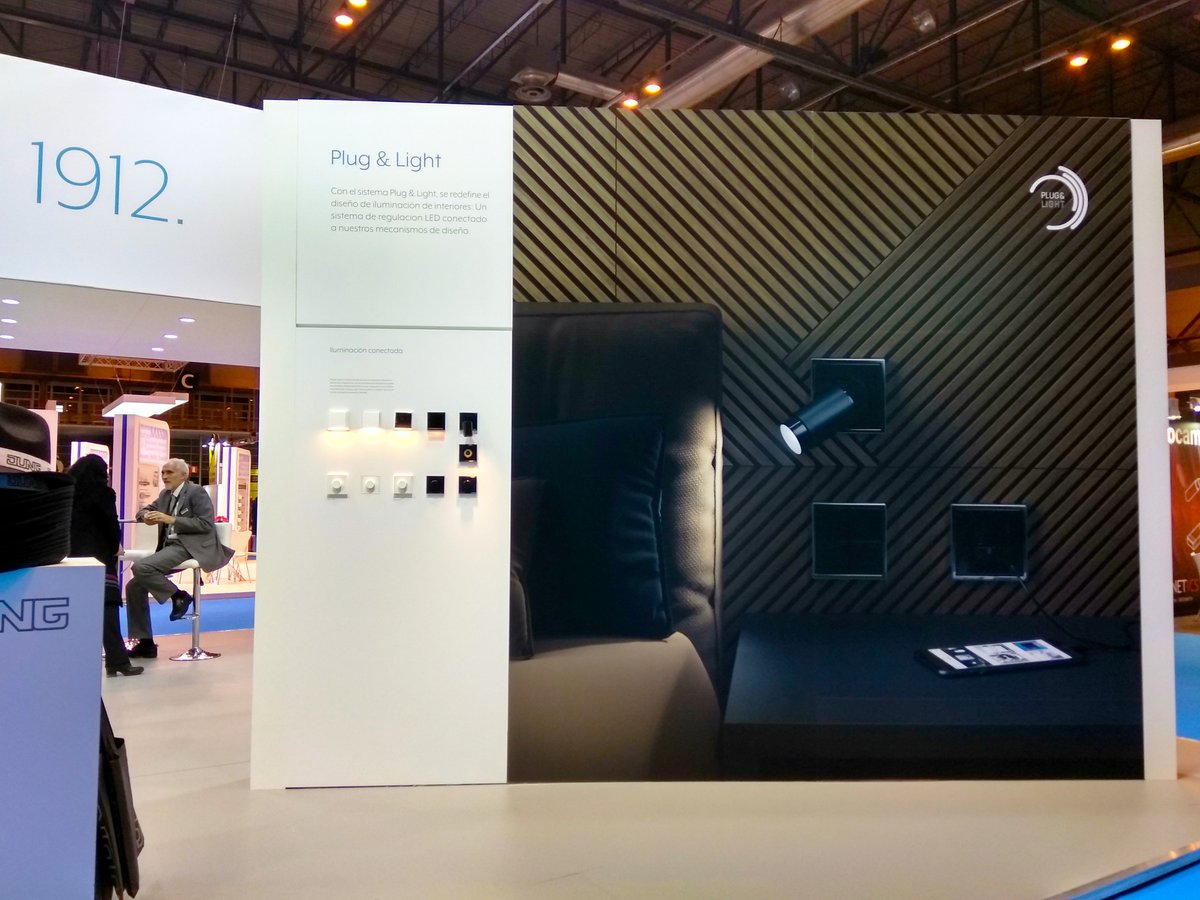 Jung_Iberica's tweet photo. Últimos coletazos de la que está siendo una gran Feria 🙂👉 @Matelec_ #ePowerBuilding está siendo muy positiva. Estamos en pabellón 3 6C03, uno de los más visitados ¿Te lo vas a perder? Pásate y te informaremos sobre nuestras #novedades en diseño #eficiencia y control #Matelec18 https://t.co/VcFMNi2pAi