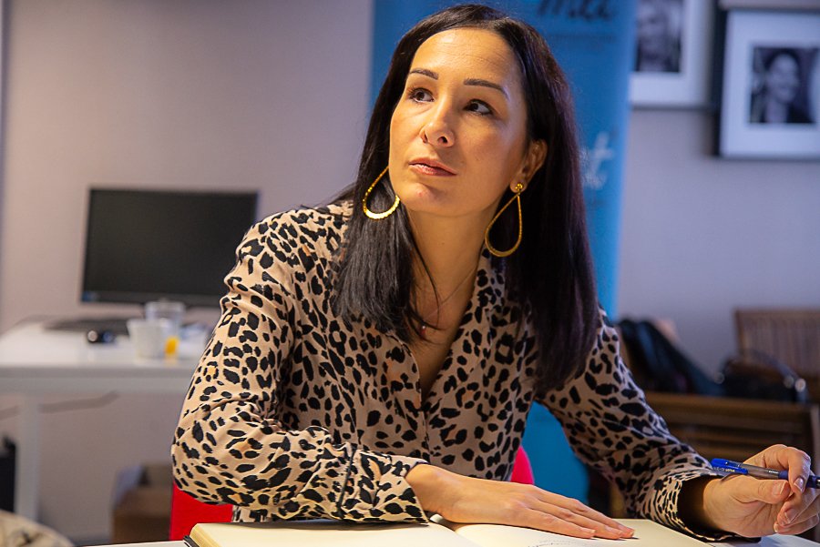 Gometmedia's tweet image. [Teasing] La députée @enmarchefr @ALouisDeputee13 est la nouvelle invitée de Questions de politique, le talk de @Gometmedia animé par @NKpresse et diffusé chaque dimanche à 18h sur notre site. #Anepasmanquer Merci d&apos;être venue ! Photos @TedAlter