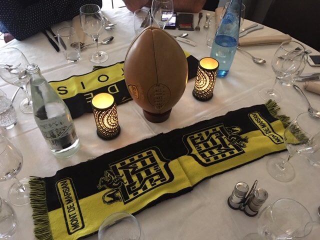 GOURSAUDKti's tweet photo. Les tables superbement décorées aux couleurs locales, bravo Fred 👏🏻 @StephanieCAESO @fr_dupont1970 @FrederiqueDupin @JRGarinoAE @EricPALAZY @SanchezCortes2 https://t.co/RggxRQIwie