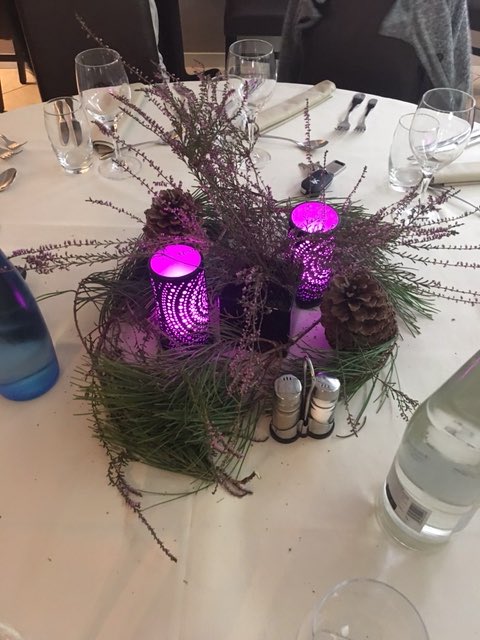 GOURSAUDKti's tweet photo. Les tables superbement décorées aux couleurs locales, bravo Fred 👏🏻 @StephanieCAESO @fr_dupont1970 @FrederiqueDupin @JRGarinoAE @EricPALAZY @SanchezCortes2 https://t.co/RggxRQIwie