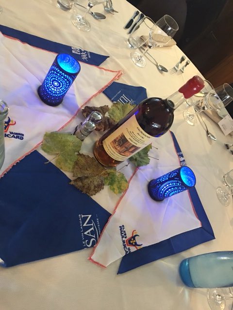 GOURSAUDKti's tweet photo. Les tables superbement décorées aux couleurs locales, bravo Fred 👏🏻 @StephanieCAESO @fr_dupont1970 @FrederiqueDupin @JRGarinoAE @EricPALAZY @SanchezCortes2 https://t.co/RggxRQIwie