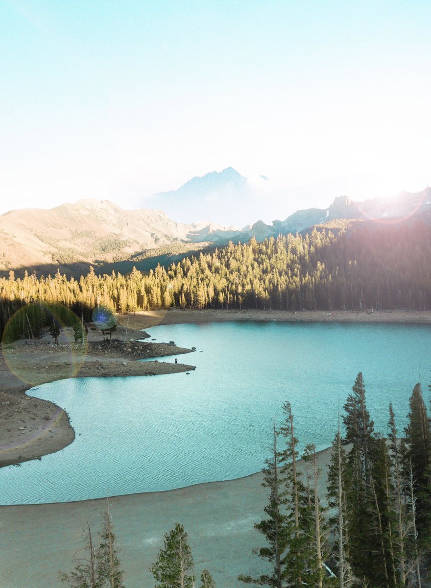 TRAVELSWITHY0U's tweet photo. I can’t explain how peaceful it was being in the middle of nowhere, by a lake and massive mountainous backdrop. 😎 https://t.co/lSYqnK5UUi