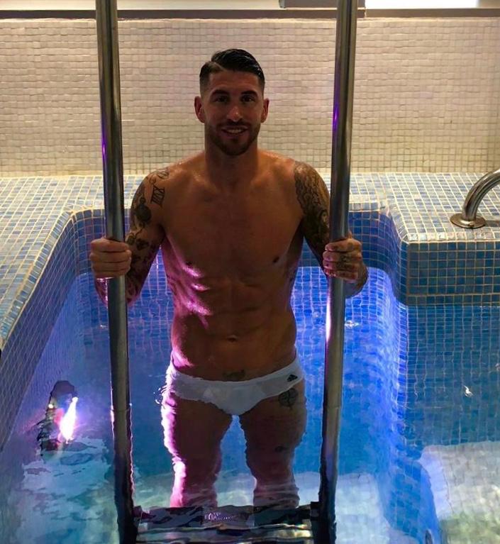 Trabajando ya en la recuperación en Valdebebas. Gracias por vuestros mensajes de apoyo. En nada, de vuelta.
❄ Frío como el hielo ❄
Back working on my recovery in Valdebebas. Thank you for your messages of support. I'll be back in no time.
❄ Cold as ice ❄