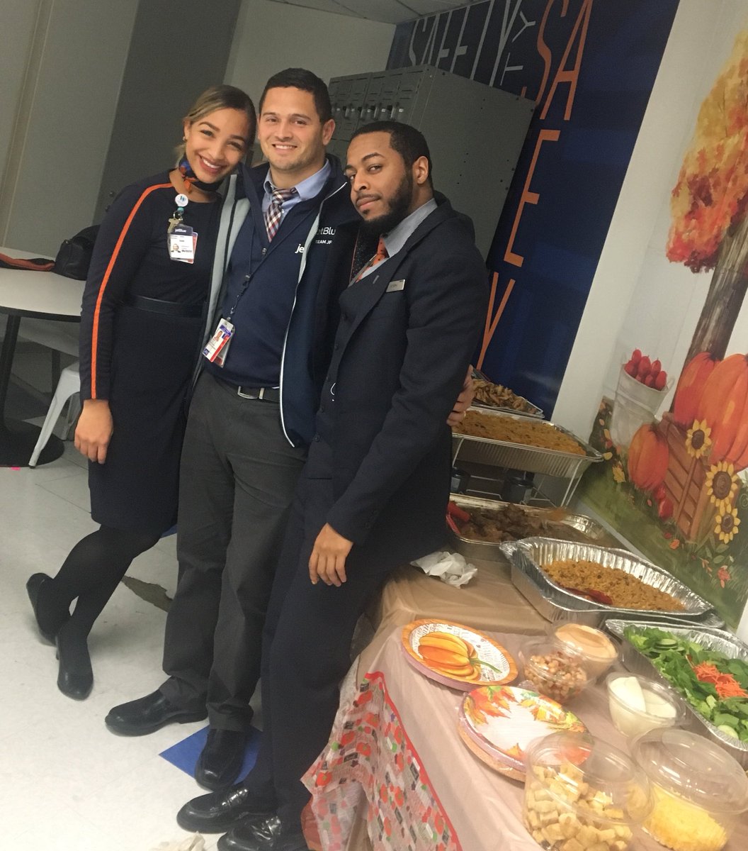 jaylann's tweet photo. #worksgiving #thanksgivingptluck #mycrewisbetterthanyours @JetBlue https://t.co/4PKbbYMOQX