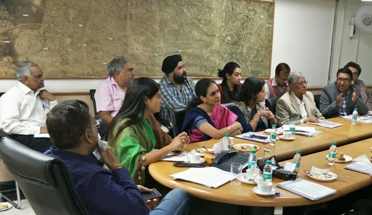 Nazimkhanrk's tweet image. शाहजहानाबाद रिडेवलपमेंट कॉर्पोरेशन #SRDC की मीटिंग में हिस्सा लेती हुई चाँदनी चौक विधायक अल्का लाम्बा जी। 
सौंदर्यीकरण को लेकर मीटिंग में कहीं अहम फैसले लिए गए।
@LambaAlka