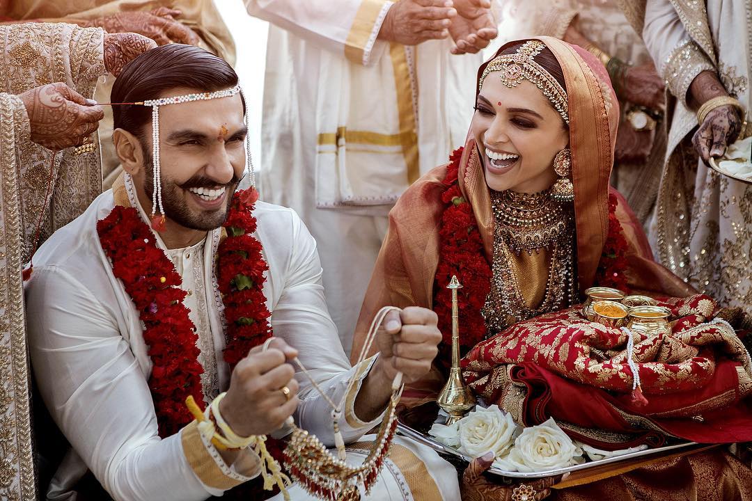 SevenSri's tweet photo. Happy married life @RanveerOfficial @deepikapadukone https://t.co/eCEa9TzrkH