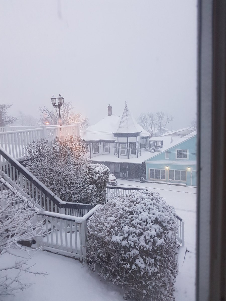 I love watching the news on this snowy morning &amp; seeing friends.  Great job this morning <a href="/jeffvanhorn/">Jeff</a> and @kateinglis_27 on @CTVMorningAtl . #onlyinNS #lovelunenburg #watchingtvonsnowyday