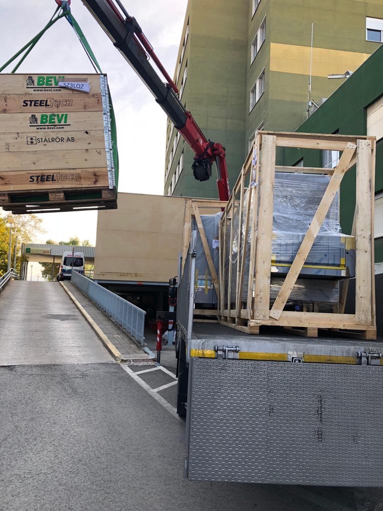 LagainSAT's tweet photo. ¡Nuevo proyecto en marcha! ⚙️
Empezamos el montaje del nuevo tren lavado @ElectroluxProES ñ en hospital de Jaén 🏥
¡Gracias por confiar en nuestro equipo de profesionales! 👌🏻
#Lagain #Electrolux https://t.co/GpYmSVGhDF