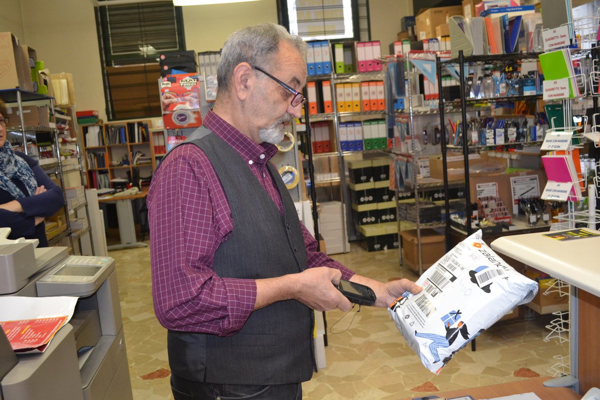 UPS_IT's tweet image. Da oggi un nuovo servizio: Spedisci da una sede Access Point 📦
La prima ad aderire, la signora Iolanda di DAMU, vi aspetta presso il suo store in via Razza 2, a Milano. Cerca qui bit.ly/2OKqZwU le altre sedi UPS Access Point. 
Sconto speciale del 10%. #UpsAccessPoint