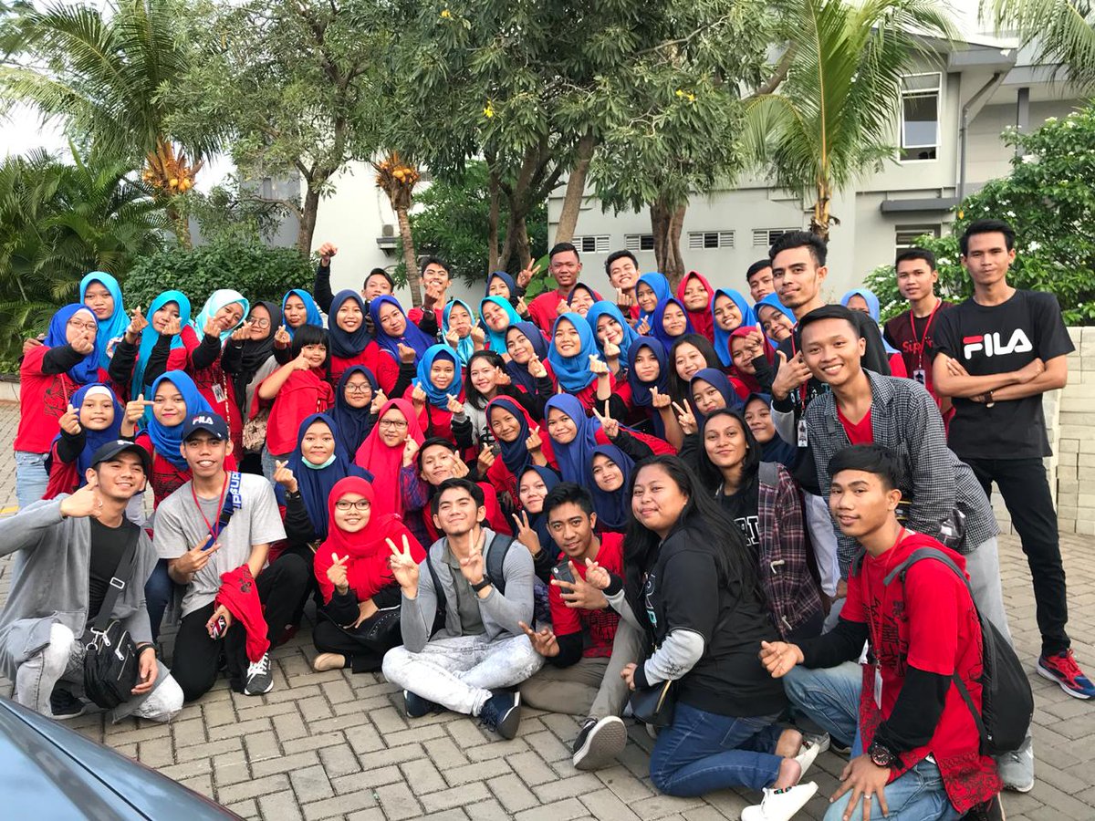 Miasulistianim7's tweet photo. Pasukan merah birunya twins @DA2_Rizki @DA2_Ridho #ADI2018RizkiRidho https://t.co/LYAUOa5Lj7