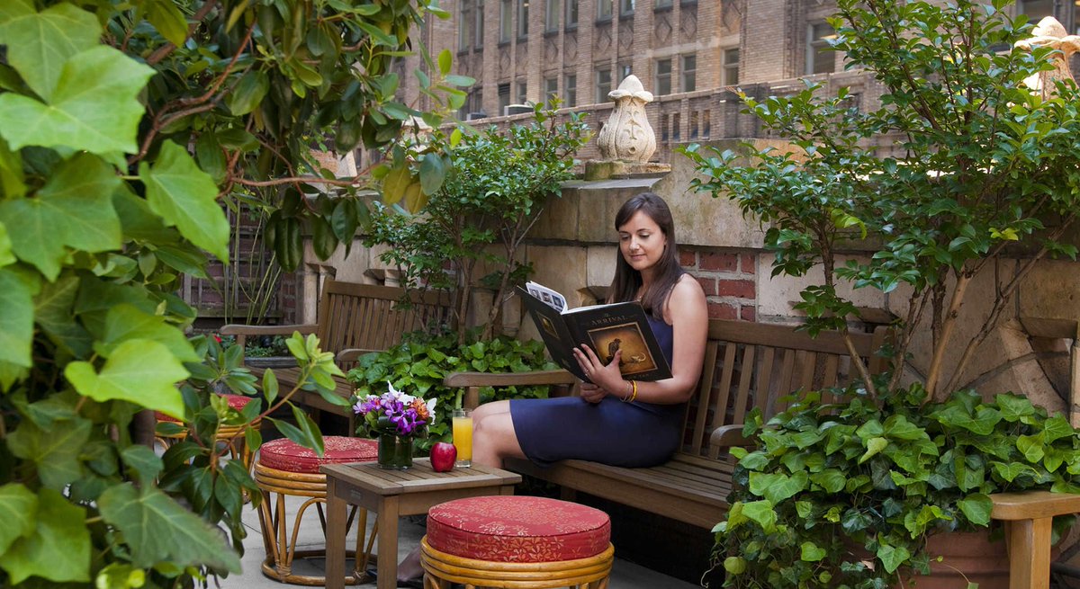 noemigulias's tweet image. 🔶Ideas de marketing para hoteles 🔶
El Library Hotel Collection de New York, @LibraryHotelLHC ha sabido aprovechar su localización para abrir un fantástico blog bajo el hashtag #tipsfortravellers, donde propone planes para cada día en la gran manzana buff.ly/2DDUVJX