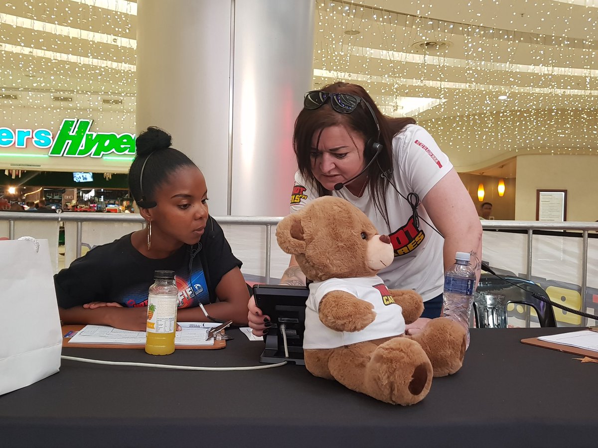 People_SA's tweet photo. We're at the @Hot919fm teddython - a drive to raise funds for their HotCares foundation that helps members of the community in need throughout the year. Help them raise this much needed money by calling 010 035 0919 and make your pledge! #Hot919FM #HotCares #teddython2018 https://t.co/rYcC9hFCWf