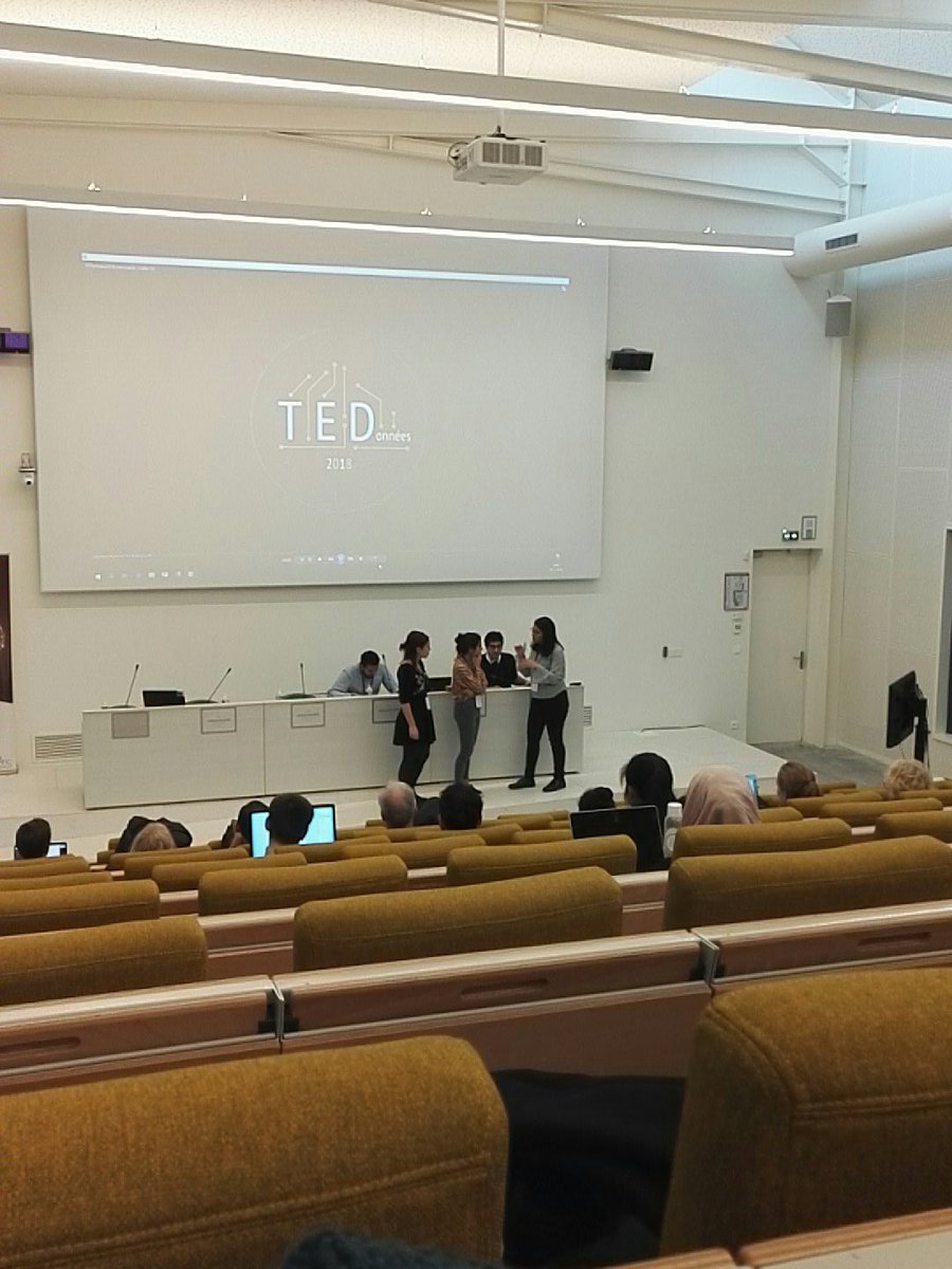 TEDonnees's tweet photo. Petite sketch préparer pour notre introduction !
#TEDonnees2018 https://t.co/7Qj4Xm1pYi
