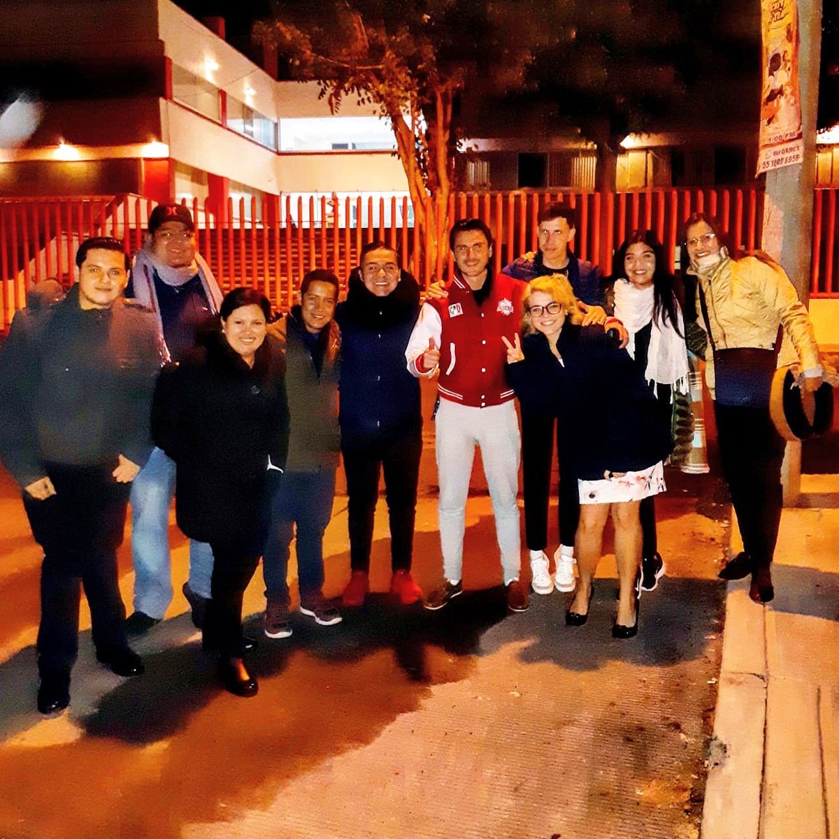 EC_IRH's tweet photo. ¡Hoy es el gran día! Nuestros alumnos y alumnas de Guerrero, Jalisco, Michoacán y Coahuila, han viajado mucho para llegar a su #Graduación4GENC 👨‍🎓👩‍🎓 https://t.co/NFN298X1PC
