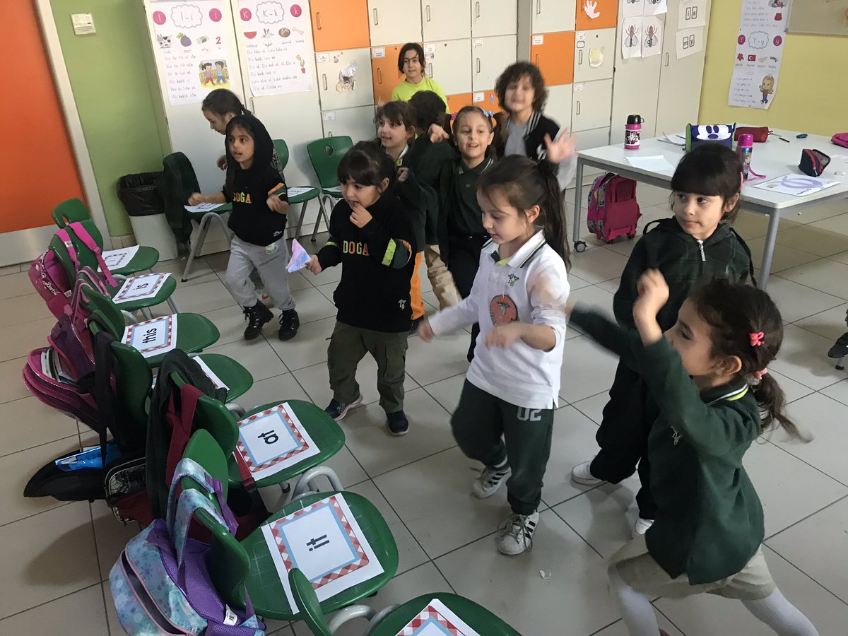 MagdaYetis's tweet photo. Musical chairs with 1 A @ilhnTunali @Sedaahan8 @KvancBarlas @KevsGunesMetin @yildizaysegul09 https://t.co/M3yZkXzsYp
