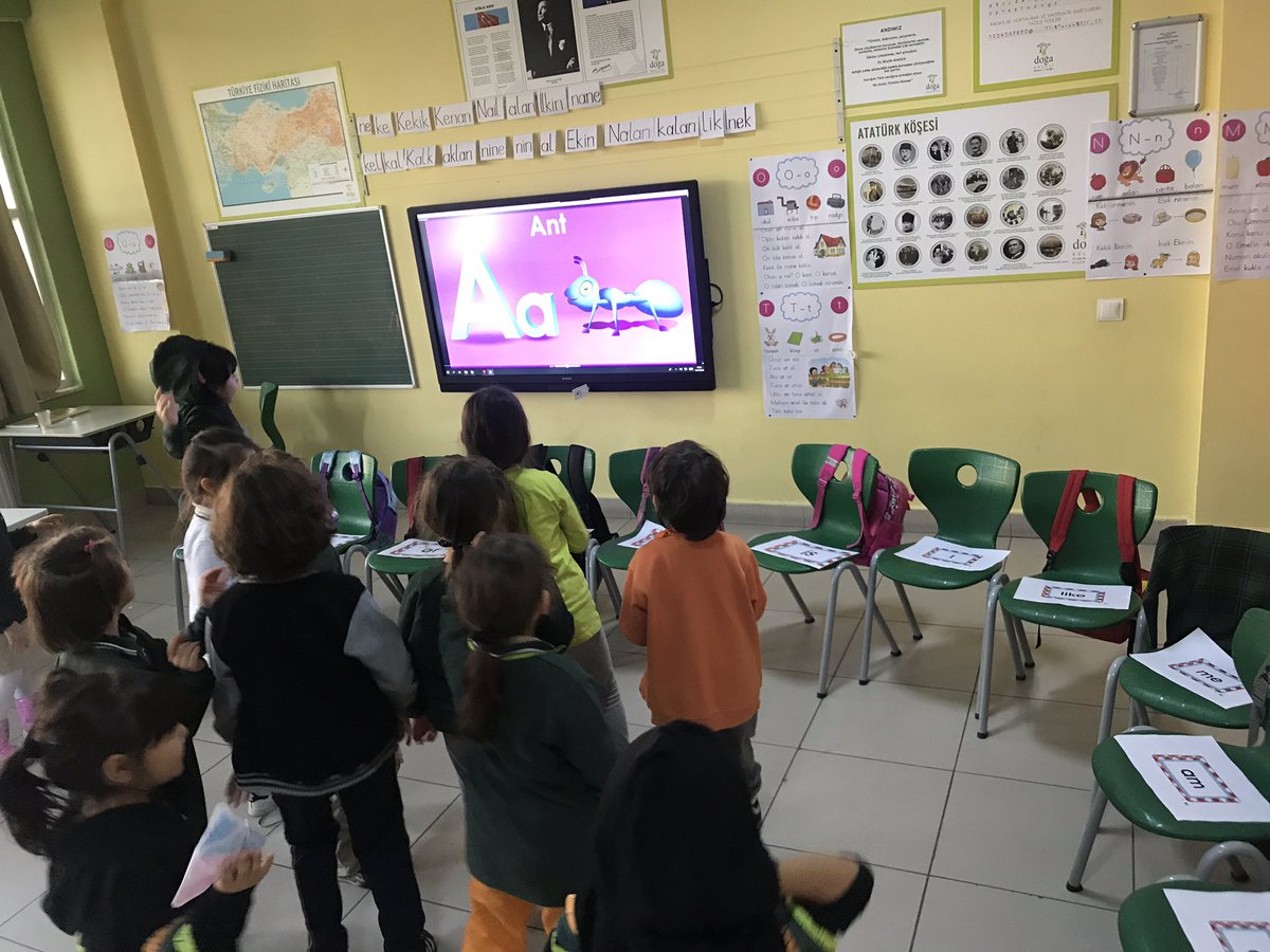MagdaYetis's tweet photo. Musical chairs with 1 A @ilhnTunali @Sedaahan8 @KvancBarlas @KevsGunesMetin @yildizaysegul09 https://t.co/M3yZkXzsYp