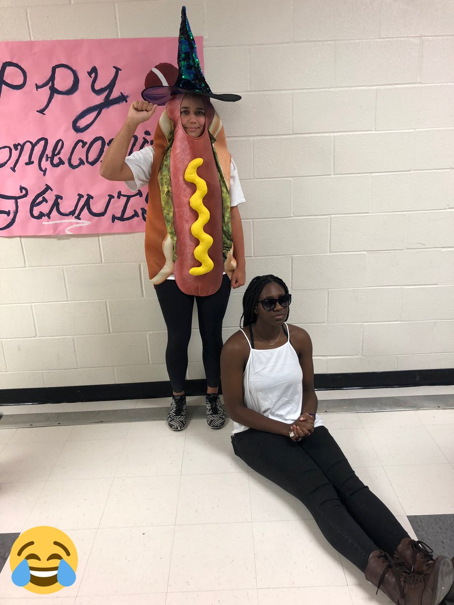 Emdarehamm's tweet photo. Happy Birthday FU! Thank you for all the Vball pep talks! This is your day๐ I love you so much๐ (you a BB) #blockingqueen https://t.co/BgPO8VJgKL