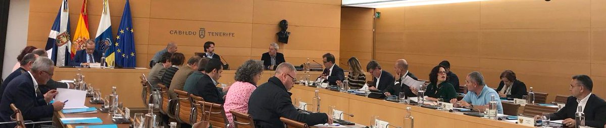 aurelioabreutf's tweet photo. Iniciando la reunión del Consejo Insular de Administración Territorial de Tenerife (CIATT) Representantes del @CabildoTenerife y Alcaldes y Alcaldesas de la Isla #CIATT https://t.co/JtsZkpyKNs