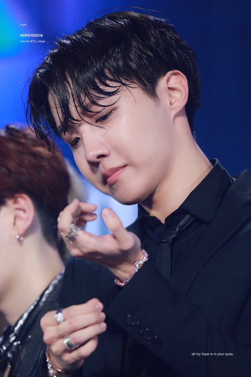 HOPEYES218's tweet photo. 181106 MGA 
The soft darkness is killing me😭😭😭😭😭

#제이홉 #정호석 #JHOPE #BTS⁠ ⁠⁠ ⁠⁠ ⁠⁠ ⁠⁠ ⁠⁠ ⁠⁠ ⁠⁠ ⁠⁠ ⁠⁠ ⁠⁠ ⁠⁠ ⁠⁠ ⁠⁠ ⁠⁠ ⁠⁠ ⁠⁠ ⁠⁠ ⁠⁠ ⁠⁠ ⁠⁠ ⁠⁠ ⁠⁠ ⁠⁠ ⁠⁠ ⁠⁠ ⁠⁠ ⁠⁠ ⁠⁠ ⁠⁠ ⁠⁠ ⁠⁠ ⁠ 
@BTS_twt https://t.co/IIC8yQcDh4