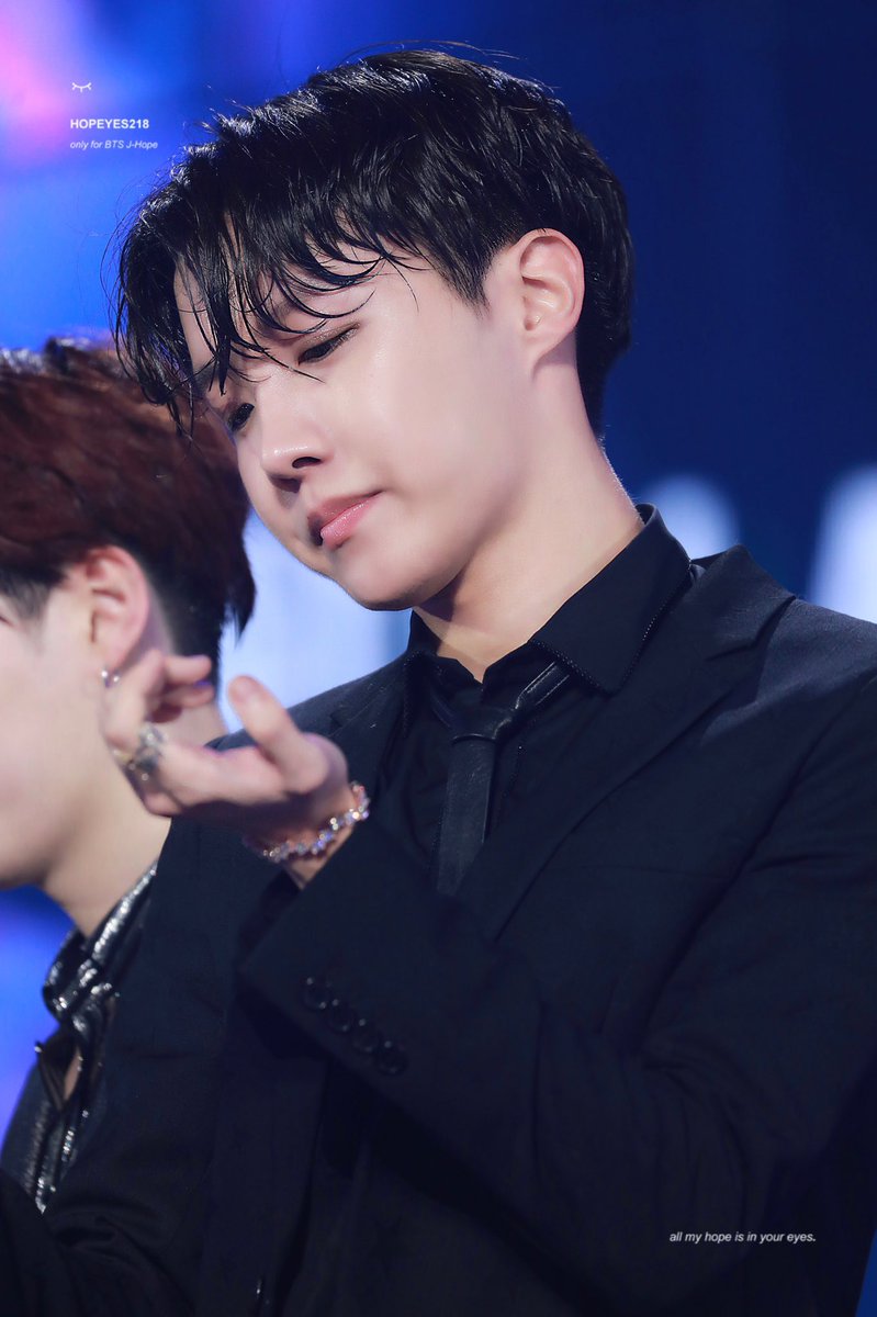 HOPEYES218's tweet photo. 181106 MGA 
The soft darkness is killing me😭😭😭😭😭

#제이홉 #정호석 #JHOPE #BTS⁠ ⁠⁠ ⁠⁠ ⁠⁠ ⁠⁠ ⁠⁠ ⁠⁠ ⁠⁠ ⁠⁠ ⁠⁠ ⁠⁠ ⁠⁠ ⁠⁠ ⁠⁠ ⁠⁠ ⁠⁠ ⁠⁠ ⁠⁠ ⁠⁠ ⁠⁠ ⁠⁠ ⁠⁠ ⁠⁠ ⁠⁠ ⁠⁠ ⁠⁠ ⁠⁠ ⁠⁠ ⁠⁠ ⁠⁠ ⁠⁠ ⁠⁠ ⁠ 
@BTS_twt https://t.co/IIC8yQcDh4