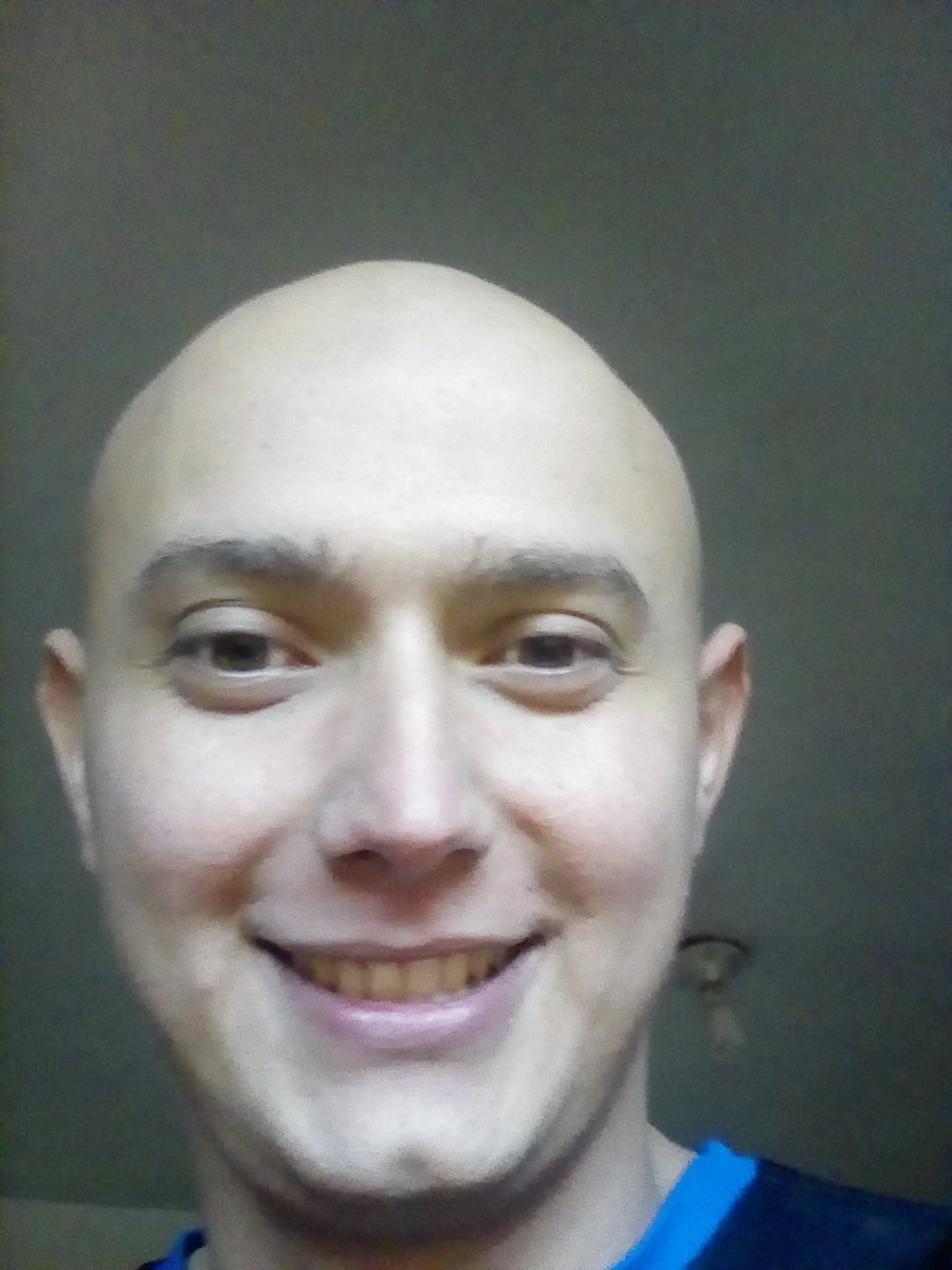 fabres21s's tweet photo. Hace un año recibía la primera quimioterapia, tenía miedo, pero con la esperanza que todo estaría bien, y parece ser que sí, que esta vez, yo gané, le gané al cáncer. 😁🤗🤗🤗 https://t.co/pllQLx43wC