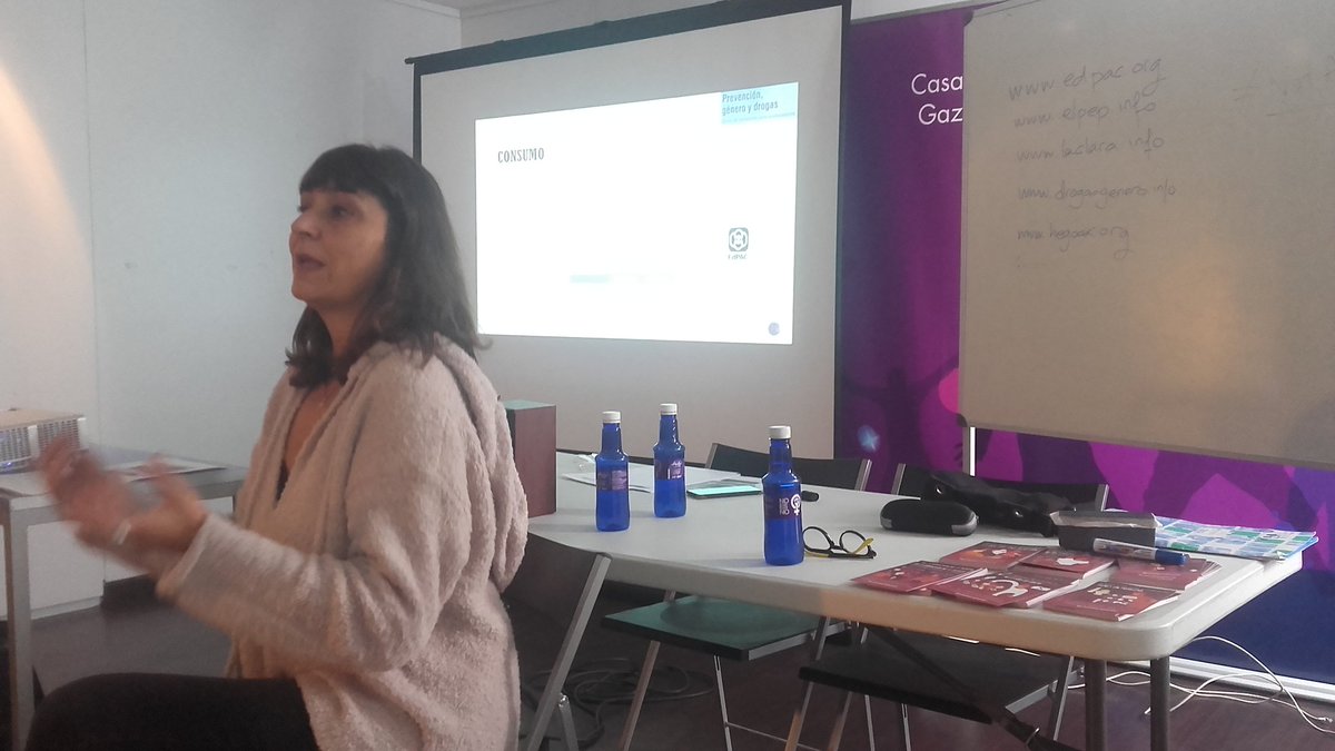 Malva_FSYC's tweet photo. En la segunda sesión del curso "Prevención, género y drogas" en Iruña. Acabamos de terminar y ¡ha sido un placer! https://t.co/G4rUptp4eJ