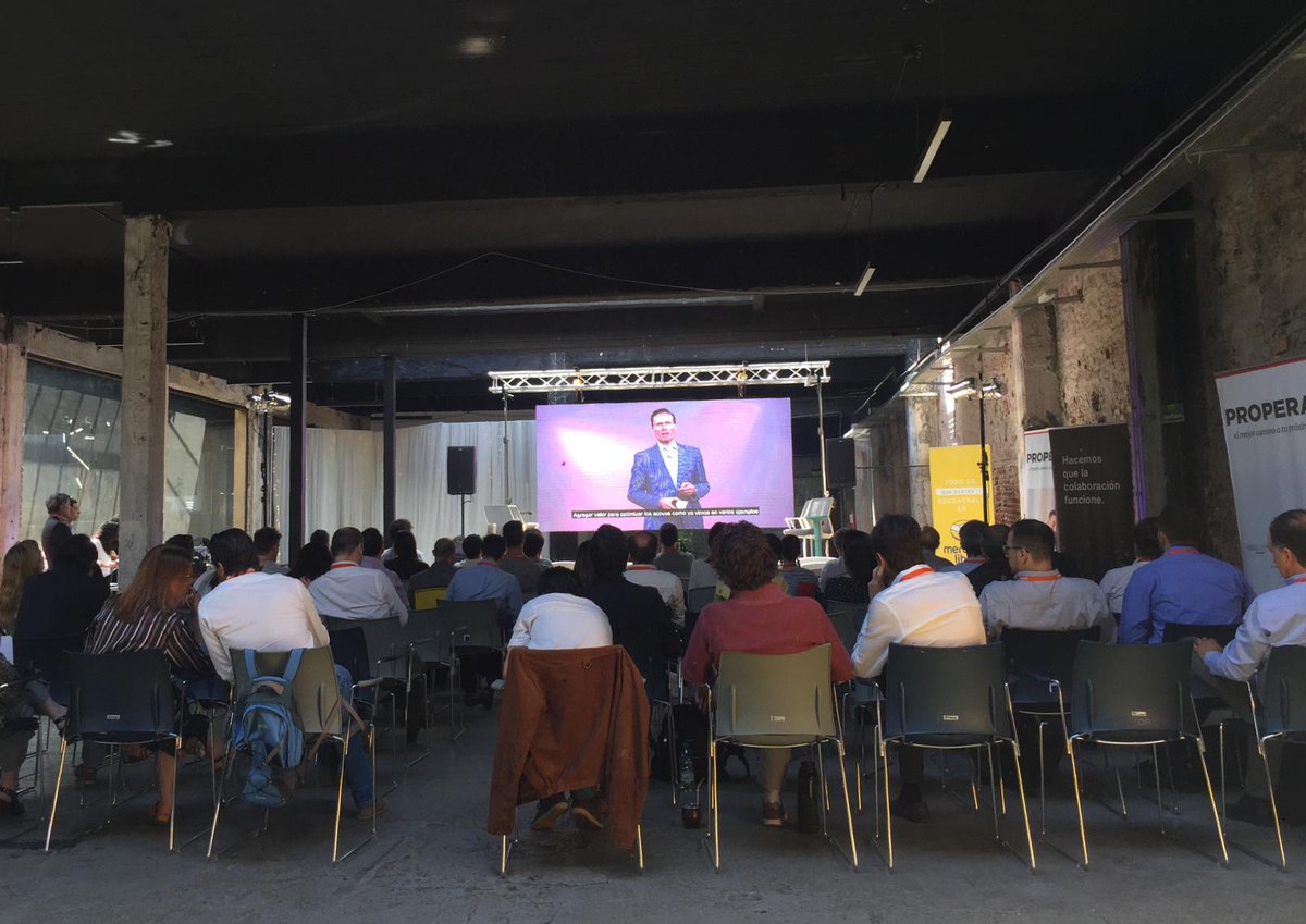 PrensaRE's tweet image. El mundo del Real Estate ha cambiado para siempre de la mano de nuevos conceptos como Fracking, machine learning, UX, big data. Sobre las tendencias que surgen en el MIT y cómo impactan en Latinoamérica habló Steve Weikal, del MIT Center for Real Estate en #PropTechWorkday