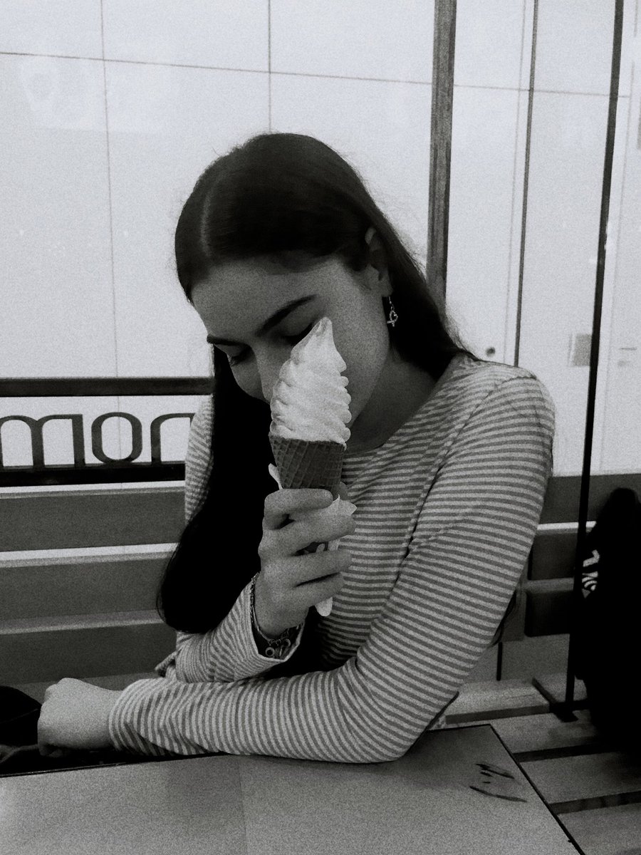 catalinadermenj's tweet photo. Date with my girl. #ohmatcha #matcha #icecream #townhall #sydney #desserts #matchaicecream #catalina #catalinadermenjian #monochrome #model #koreanfood #chicken #koreanrestaurant #prettylittlethings #australia #doneforme #city #postexam #unilife #unigirls #datewithmygirl https://t.co/TIYHsiIhxD
