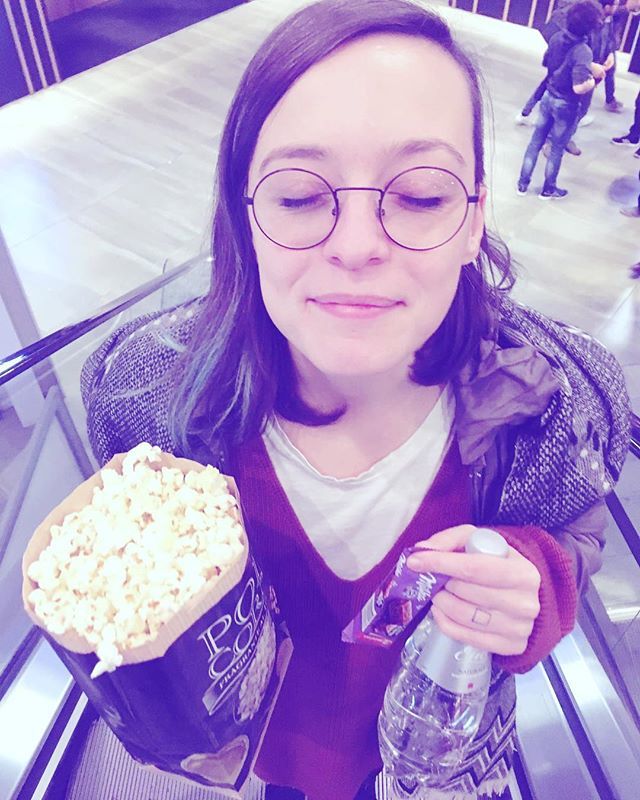 GiuliaSpallino's tweet photo. Vado al cinema, mangio 🍿 e sono felice ☂️💜 #life #love #cinema #popcorn #happiness #bastapoco https://t.co/aDvIEAQ8qB