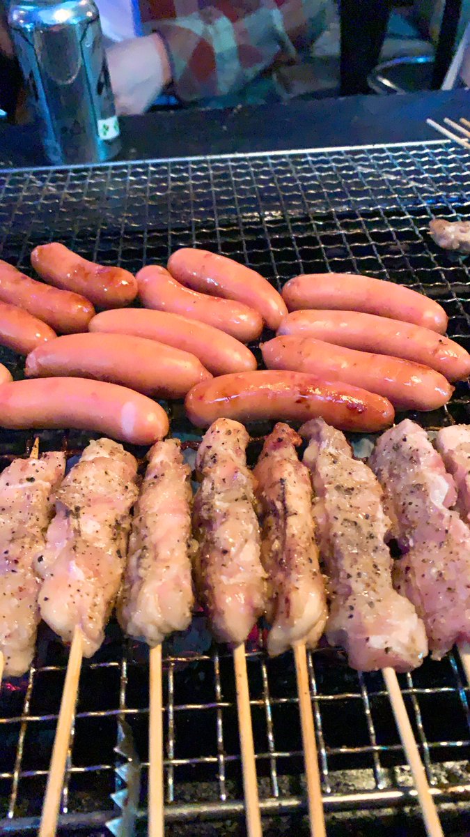 NORTHVAPE_Info's tweet photo. 【NORTHVAPE VOL.6】
開催してますよ〜😎
現在、ソーセージ&焼鳥祭り開催中🤣
今日の札幌は冷え込んできましたが、炭もあるし暖房もあるので意外と寒くないですよ👍
皆様のご参加お待ちしております💁♂️
#NORTHVAPE
#VAPE
#イベント https://t.co/4DLmnWPfYN
