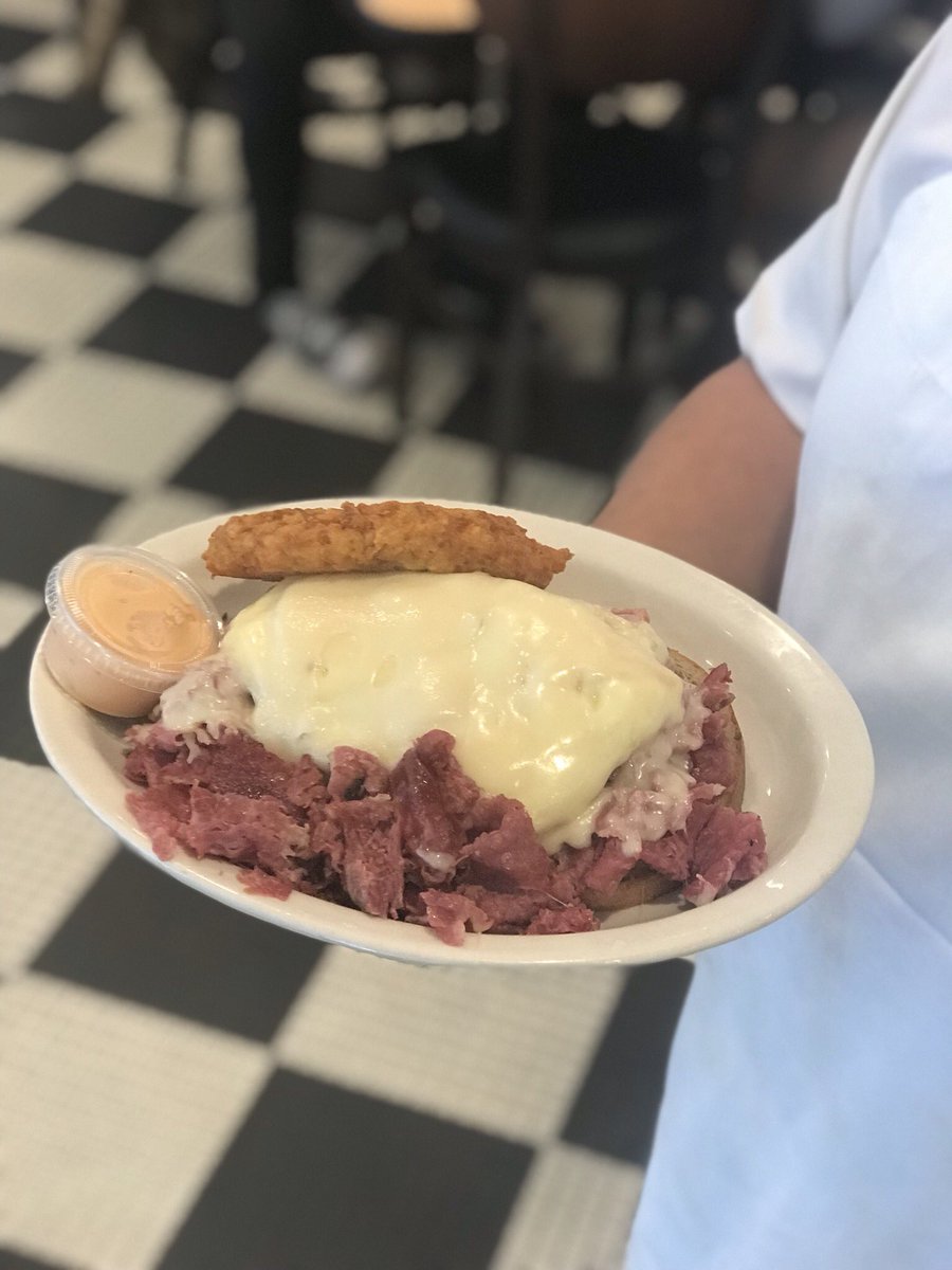 mannysdeli's tweet photo. Tag a friend that needs to try our legendary Breakfast Rueben this weekend! #NowOpenSunday https://t.co/eQiReSnAtC