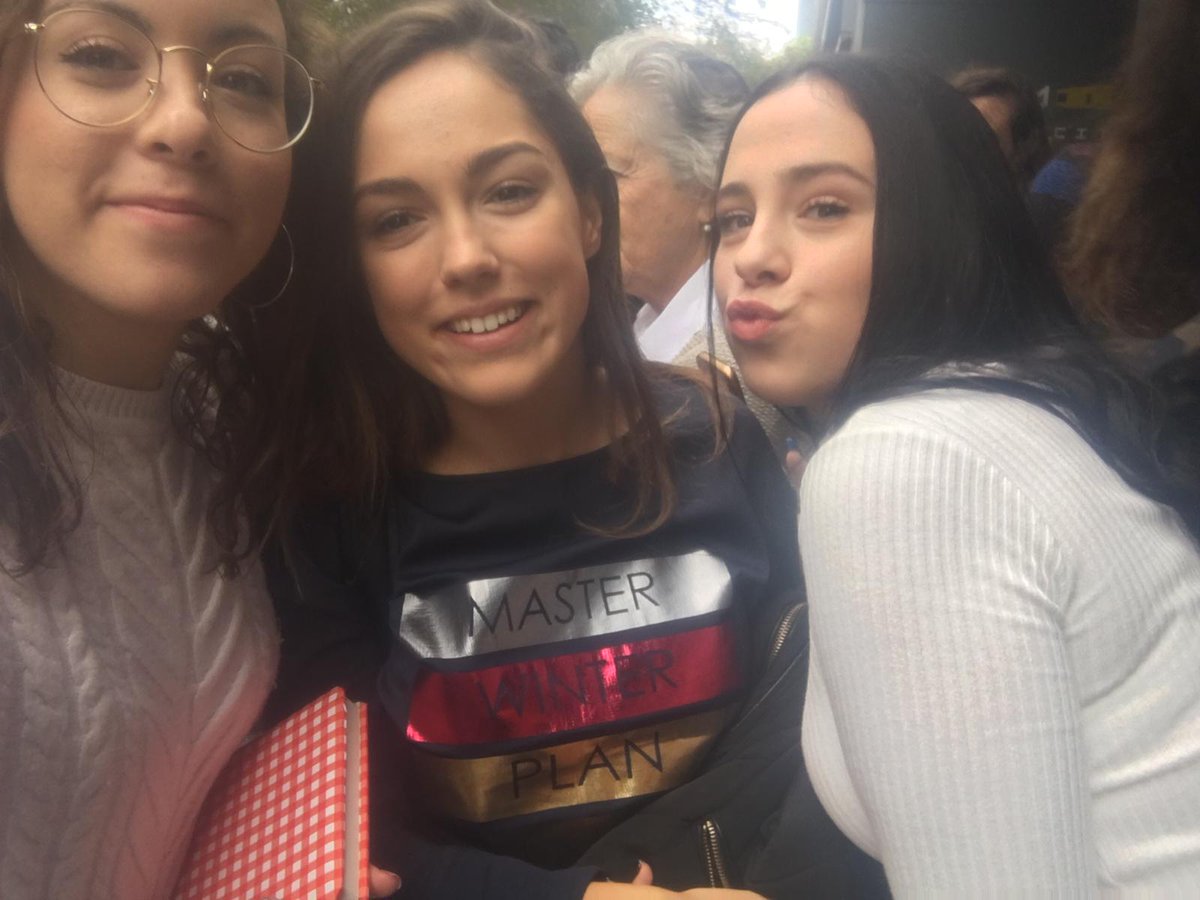 luciia_fr_'s tweet photo. Eres una increible artista, pero sobre todo, una increible persona.☄ Gracias por ser como eres y tratarnos como nadie.🤞🏼 Te quierooo❣ @Mariaparradovoz https://t.co/5XxZyCW9L3