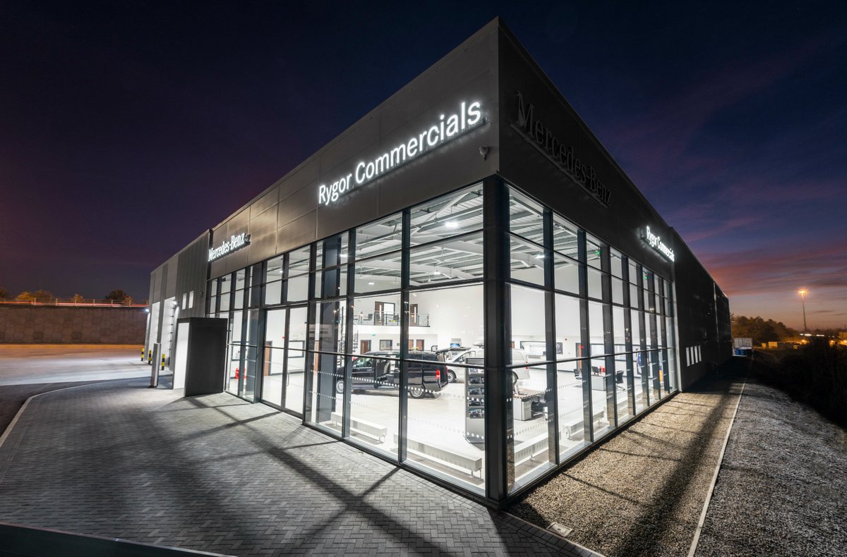 RYGOR's tweet photo. Go for a tour of the @Comm_Motor Forecourt / Showroom of the Year 2018 Award #winner - our #Gloucester branch. Congratulations everyone at Gloucester #proud #TeamRygor https://t.co/gbbbZPMfw8 https://t.co/u7XB5kJ5fT